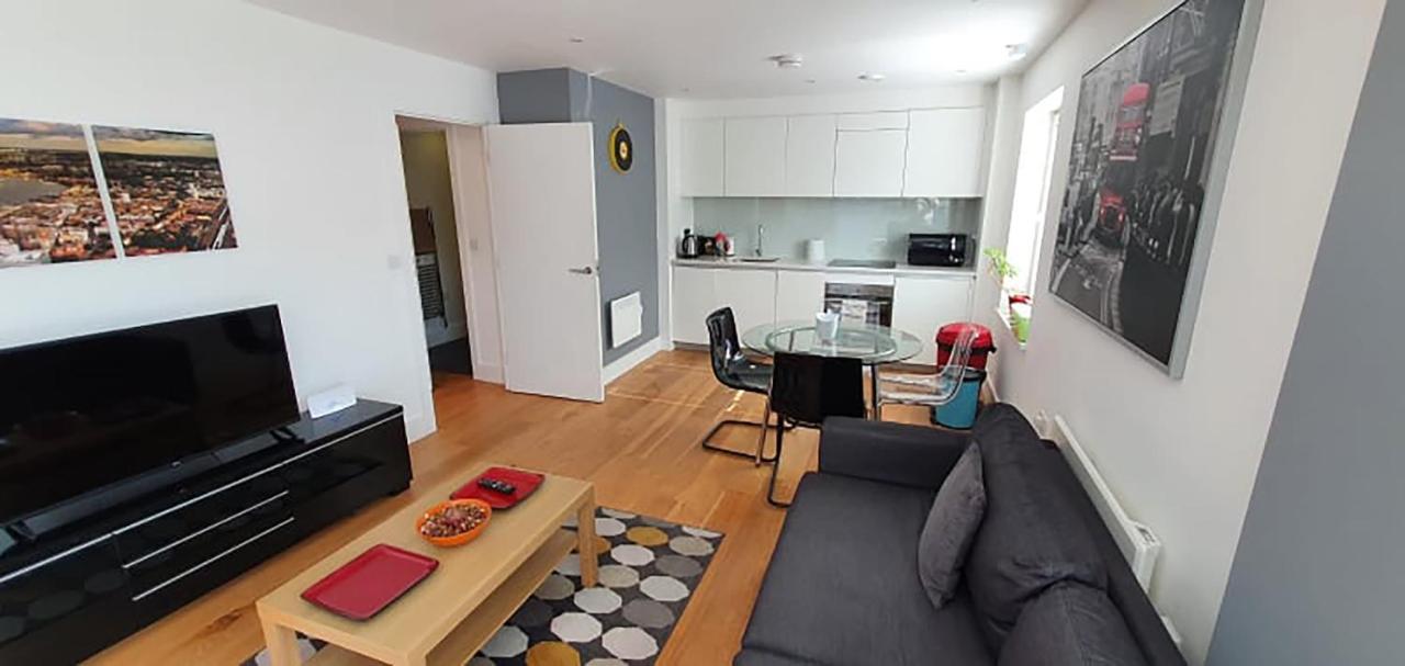 Bright & Spacious Double Bedroom With Ensuite And Concierge! Paid Parking Available London Kültér fotó